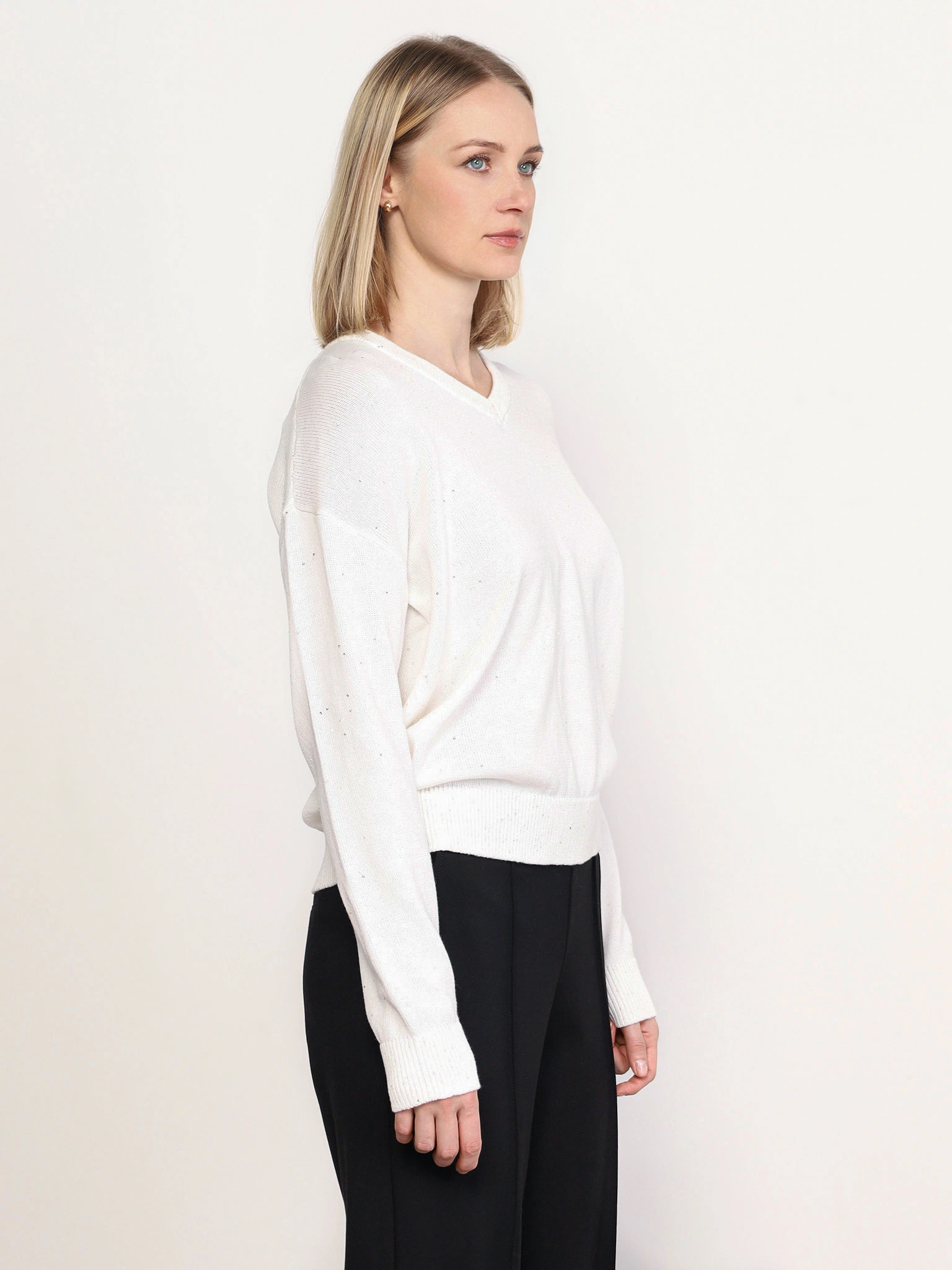 Пуловер белого цвета с пайетками из смесового хлопка